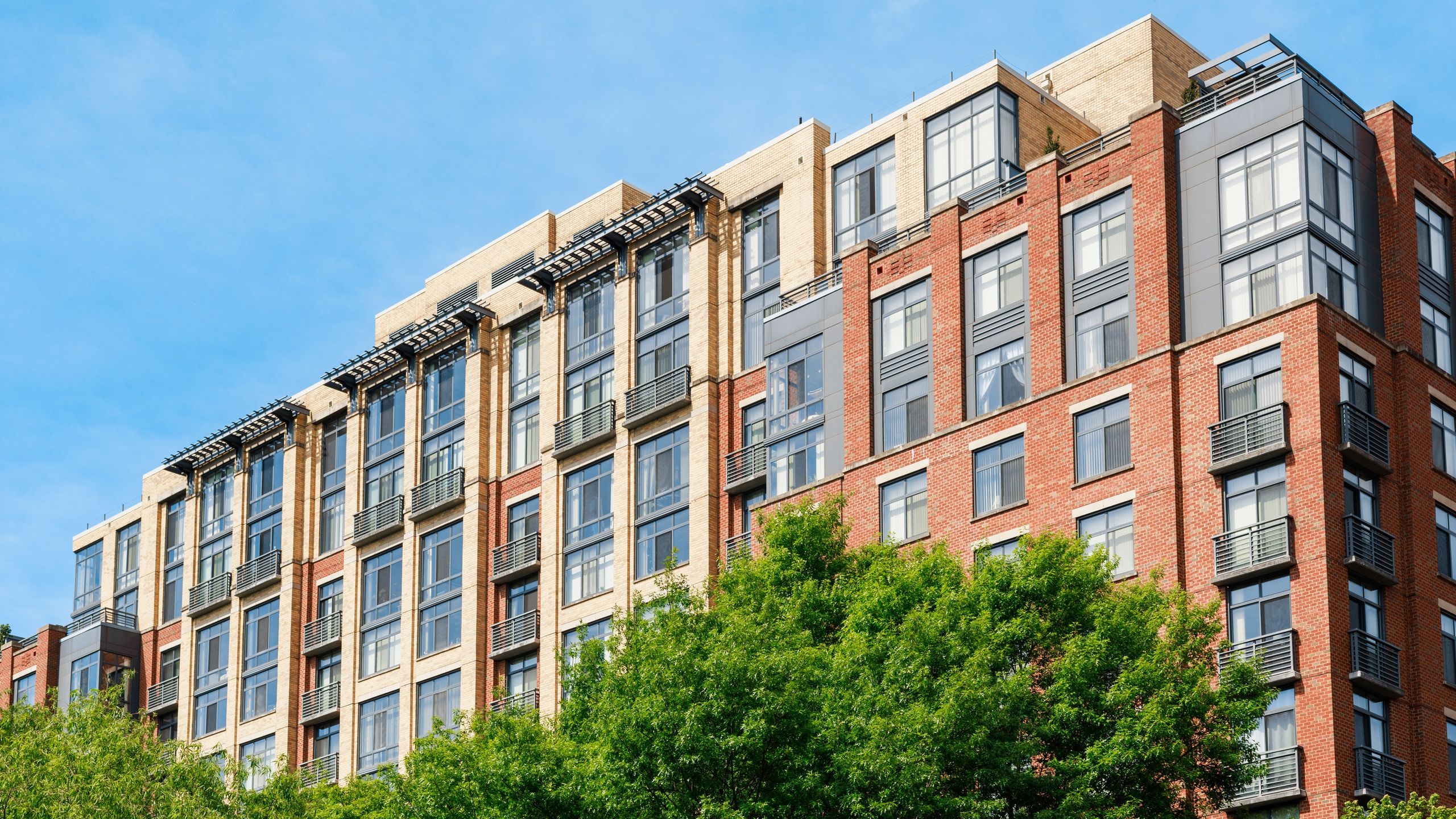 A graphic demonstrating professional real estate scaling strategies using 1031 exchanges.