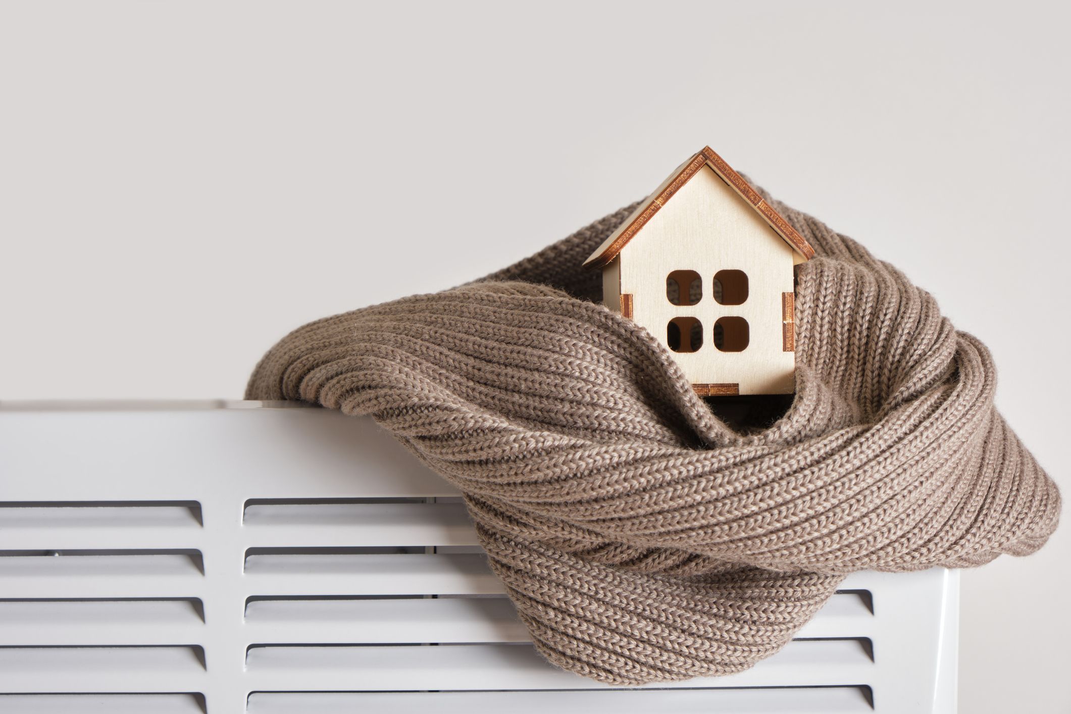 Infographic showing five simple fixes to save on heating bills.