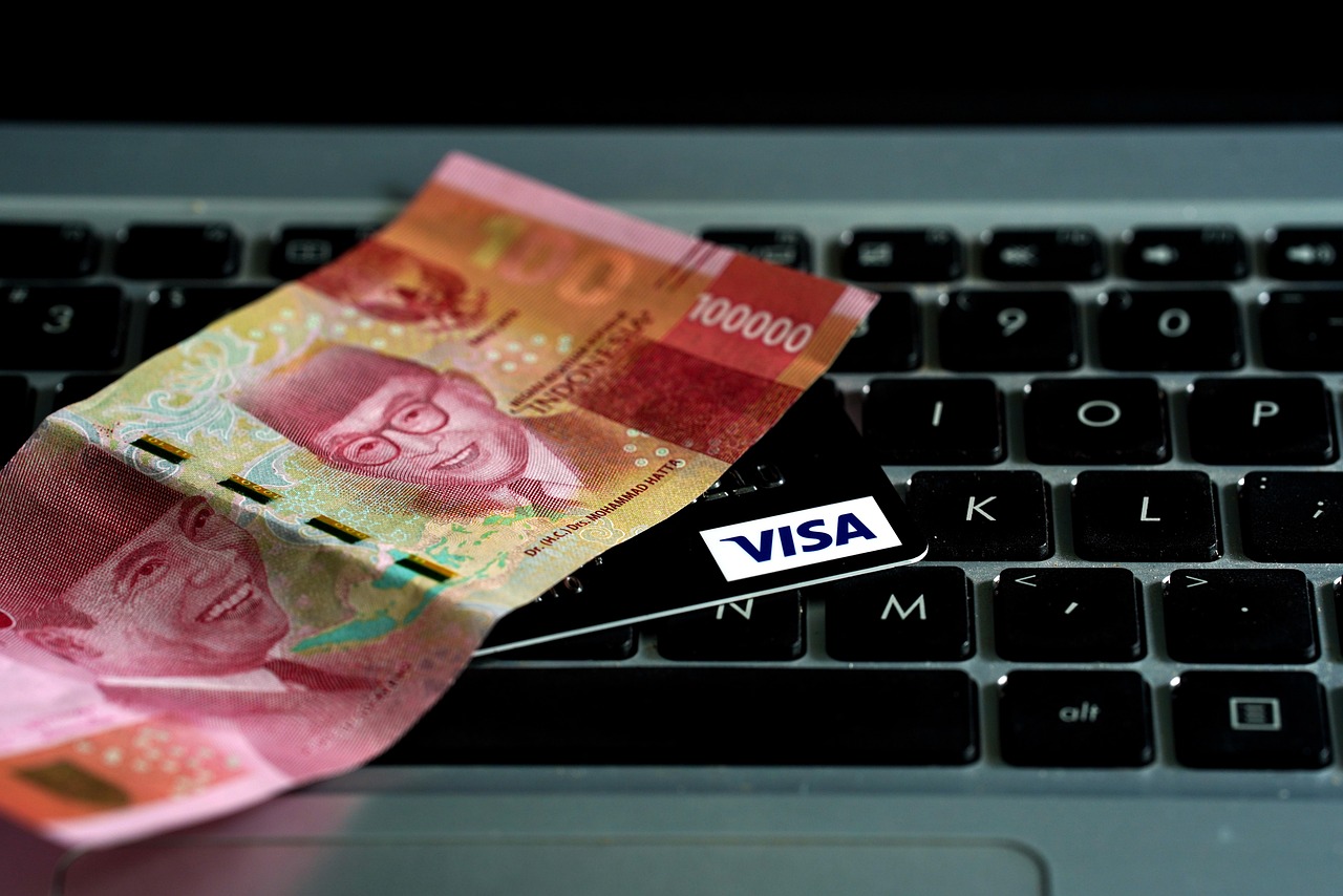 How to Close Store Credit Cards Safely