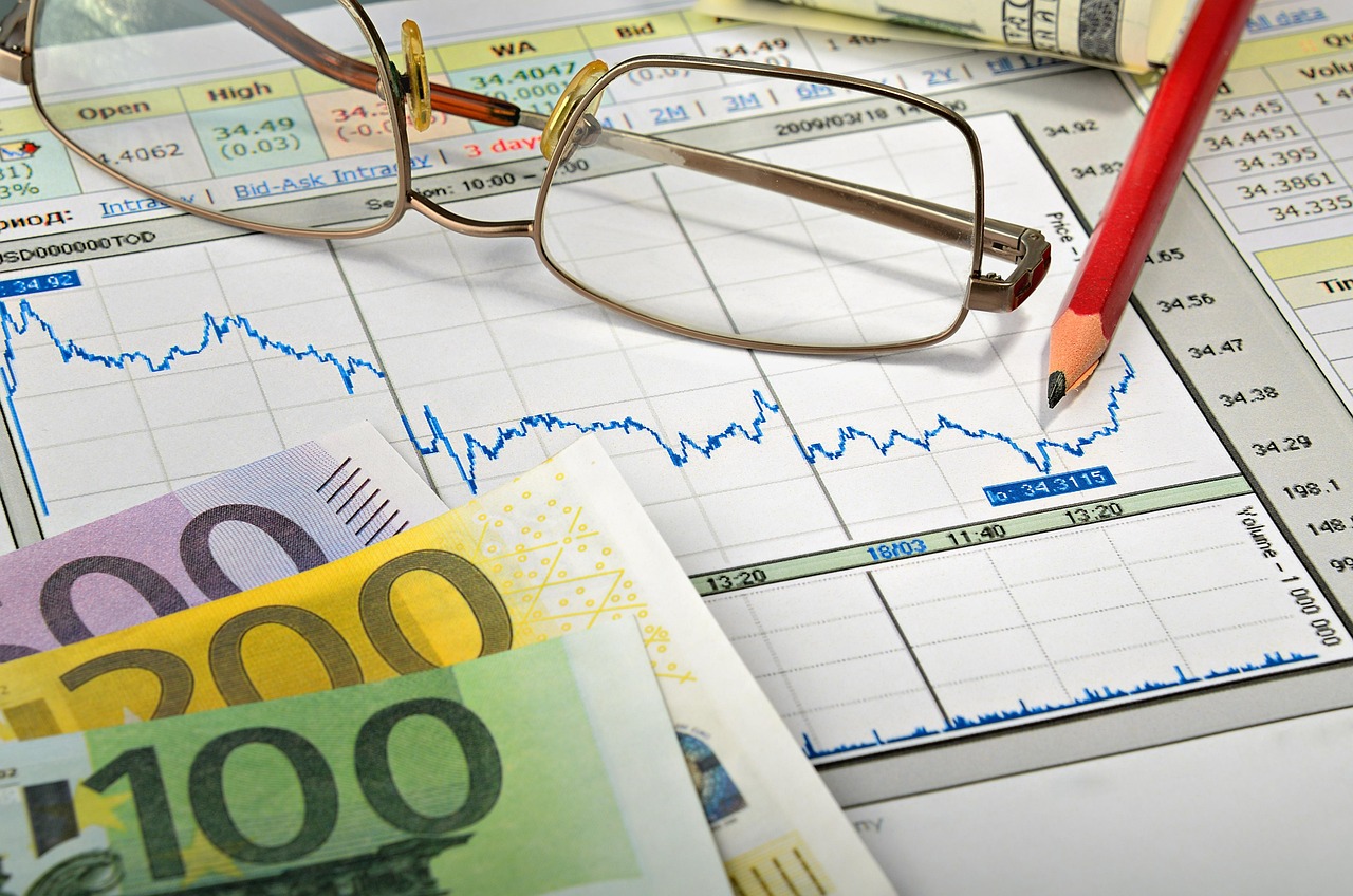 Paying Off Debt With Savings: A HYSA Decision Guide